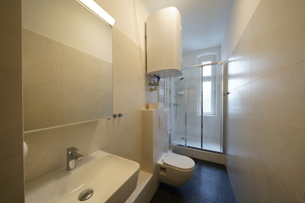 B7 2OG rechts Bad _7R39518